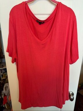 Gibson Relaxed V-Neck Short Sleeve Tee - Red